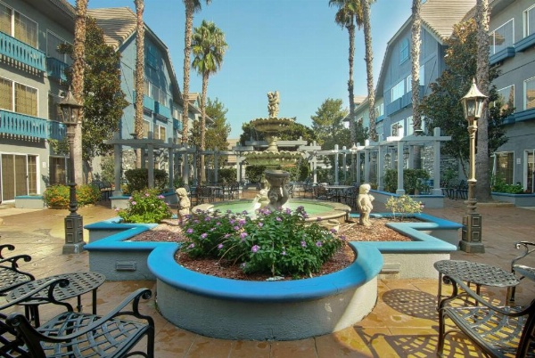 Azure Hotel & Suites Ontario, A Trademark Collection Hotel image 23