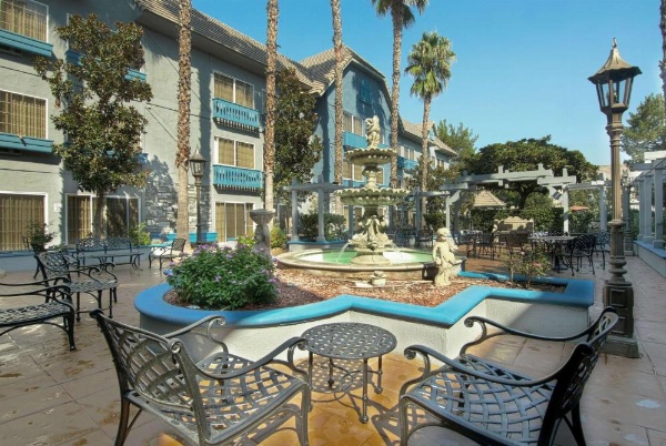 Azure Hotel & Suites Ontario, A Trademark Collection Hotel image 24