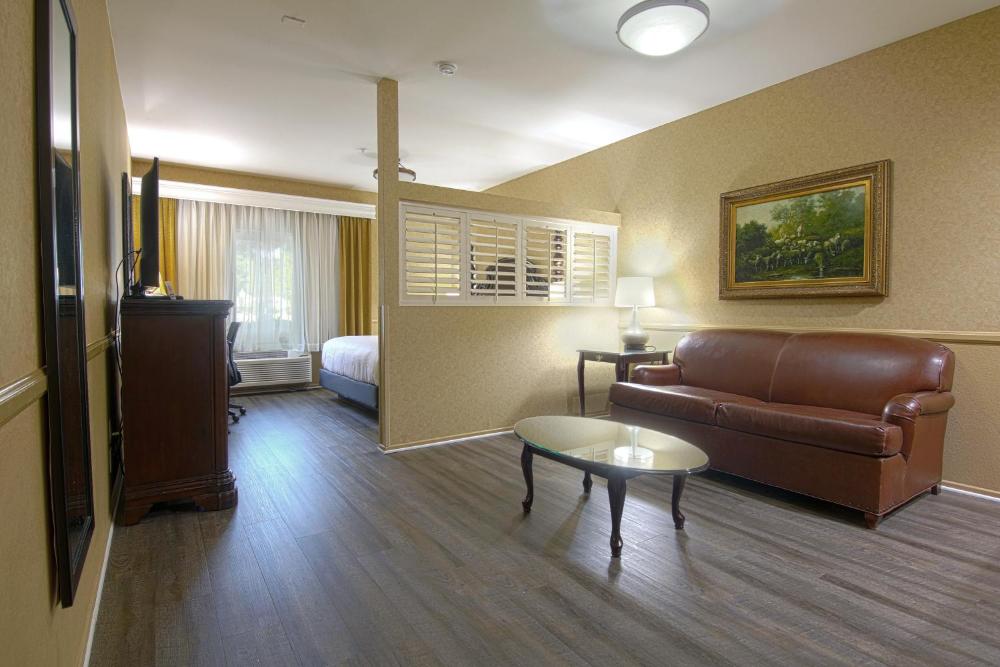 Room image 3
