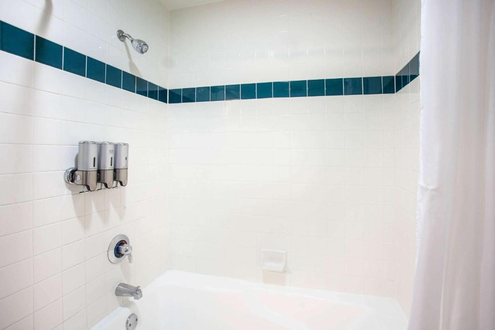Room image 4