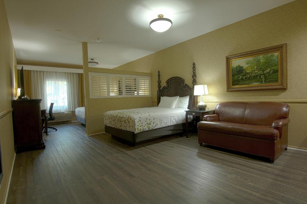 Superior Queen Room with Two Queen Beds - Non-Smoking