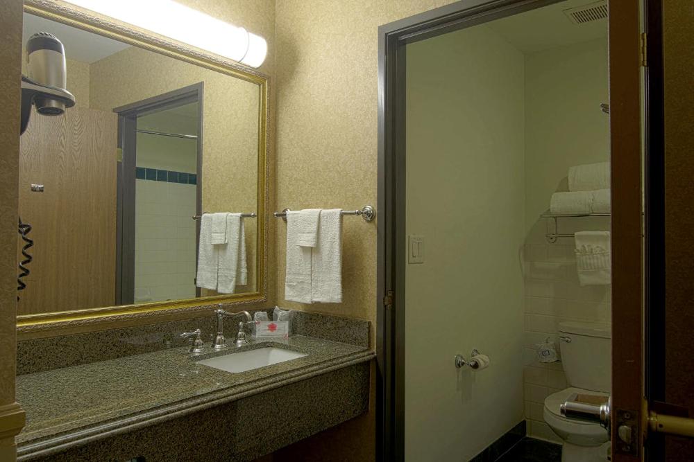 Room image 4